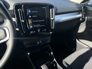 VOLVO XC40 Momentum Pro AWD SitzHz DAB ACC Navi Klima