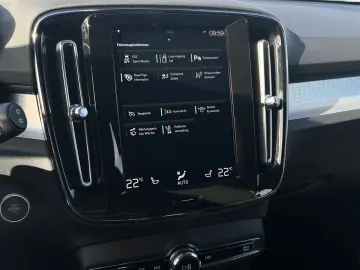 VOLVO XC40 Momentum Pro AWD SitzHz DAB ACC Navi Klima