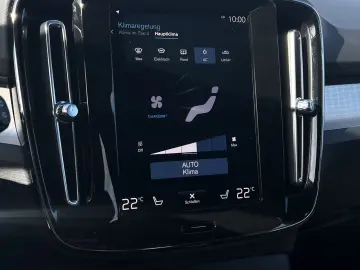 VOLVO XC40 Momentum Pro AWD SitzHz DAB ACC Navi Klima