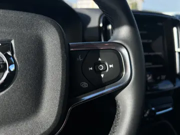 VOLVO XC40 Momentum Pro AWD SitzHz DAB ACC Navi Klima