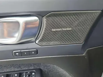 VOLVO XC40 Ultimate Recharge Pure Electric AWD