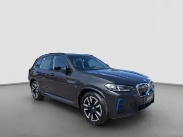 BMW iX3 (M-Sport Navi LED HUD ACC WLAN)