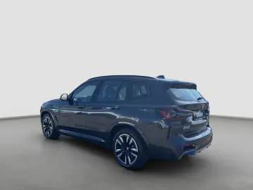 BMW iX3 (M-Sport Navi LED HUD ACC WLAN)
