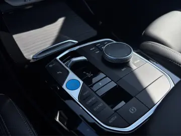 BMW iX3 (M-Sport Navi LED HUD ACC WLAN)