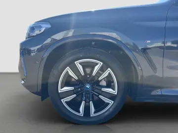 BMW iX3 (M-Sport Navi LED HUD ACC WLAN)