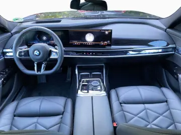 BMW 740d xDr M Sport StHz AHK SkyL B&W AutoB Iconic