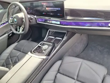 BMW 740d xDrive M Sport DA PA-Prof B&W Standh Sky 21