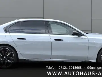 BMW 740 XD M SPORT SHADOW  LCI LUFT. STHZ B&W PANO A
