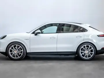 PORSCHE Cayenne E-Hybrid Coupe Matrix InnoDrive HU Pano