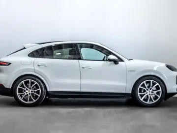 PORSCHE Cayenne E-Hybrid Coupe Matrix InnoDrive HU Pano