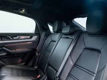 PORSCHE Cayenne E-Hybrid Coupe Matrix InnoDrive HU Pano