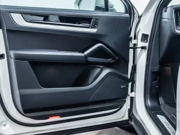 PORSCHE Cayenne E-Hybrid Coupe Matrix InnoDrive HU Pano