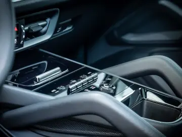 PORSCHE Cayenne E-Hybrid Coupe Matrix InnoDrive HU Pano