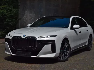 BMW 740   iconic glow  kristall paket M Sport Paket