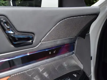 BMW 740   iconic glow  kristall paket M Sport Paket