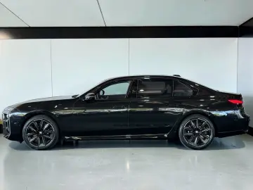 BMW 740d xDrive M Sportpaket Pro SkyLounge B&W 360
