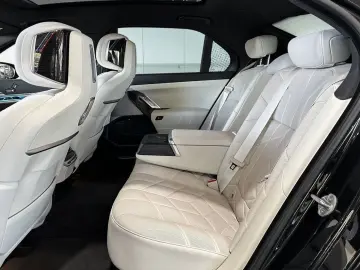 BMW 740d xDrive M Sportpaket Pro SkyLounge B&W 360