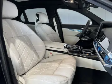 BMW 740d xDrive M Sportpaket Pro SkyLounge B&W 360
