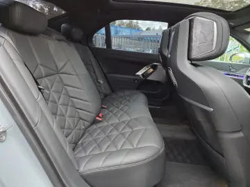 BMW 740i M Sport Paket Kristall Paket SkyLounge B&W