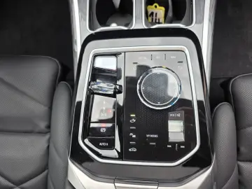 BMW 740i M Sport Paket Kristall Paket SkyLounge B&W