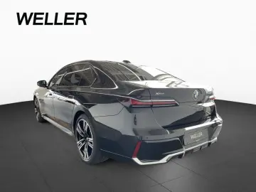 BMW 740d xDr M Sport AHK StHz SkyL B&W AutoB Iconic
