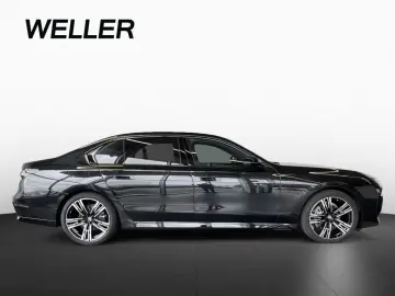 BMW 740d xDr M Sport AHK StHz SkyL B&W AutoB Iconic