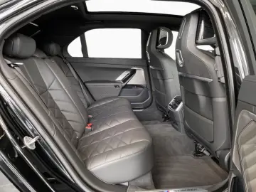 BMW 740d xDr M Sport AHK StHz SkyL B&W AutoB Iconic