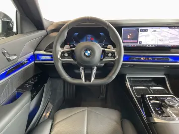BMW 740d xDr M Sport AHK StHz SkyL B&W AutoB Iconic