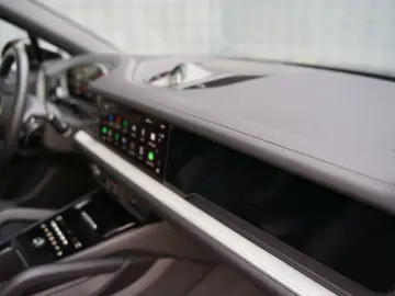 PORSCHE Cayenne Coupe E-Hybrid AirSusp. Inno Pano AHK