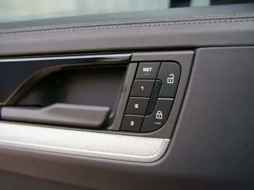 PORSCHE Cayenne Coupe E-Hybrid AirSusp. Inno Pano AHK