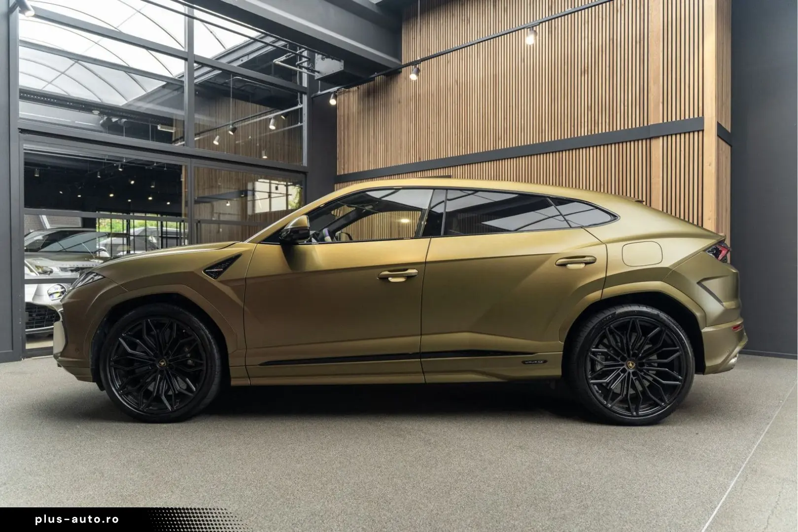 LAMBORGHINI Urus SE Akrapovic Full PPF Carbon B&O 4.0 V8 Hyb