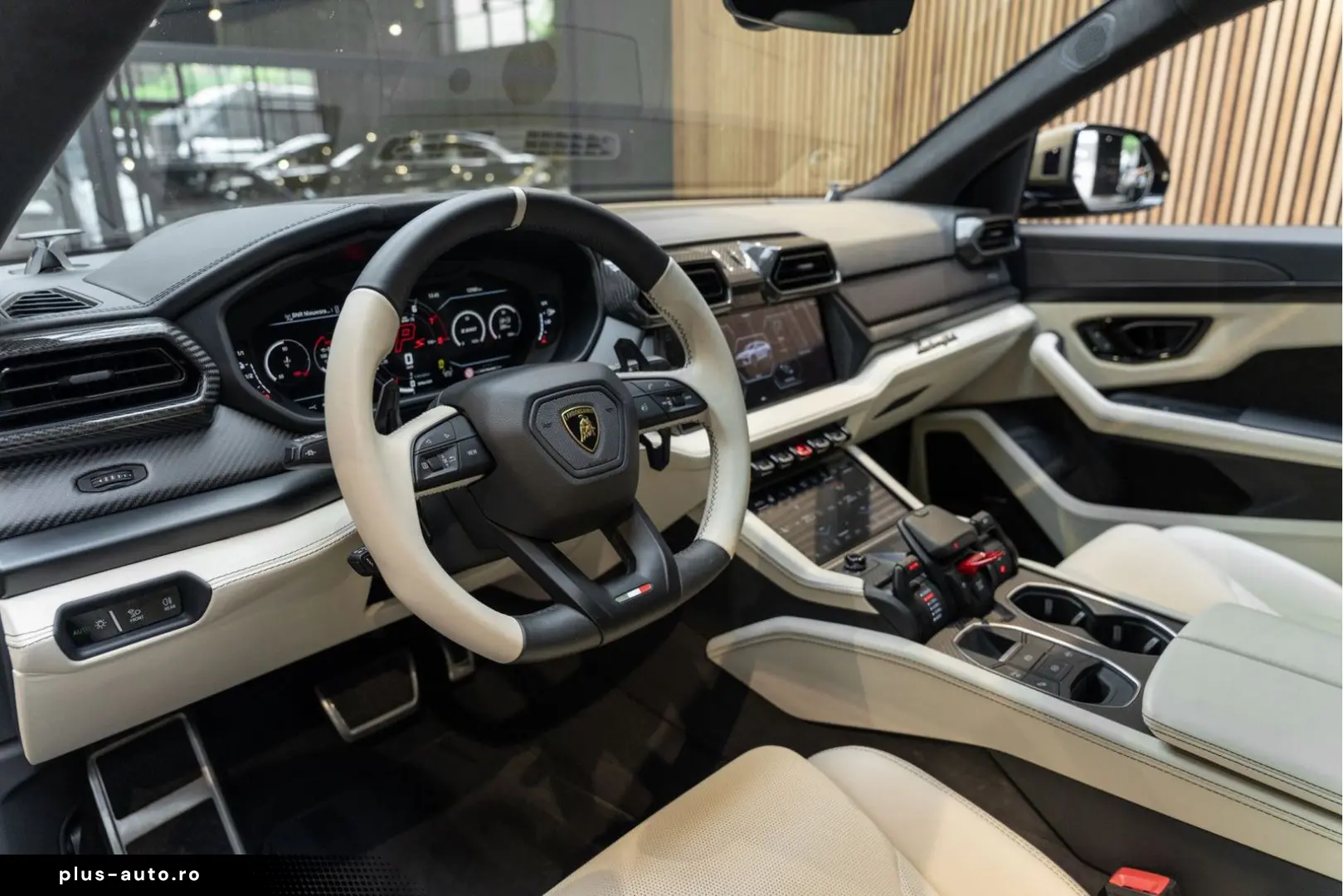 LAMBORGHINI Urus SE Akrapovic Full PPF Carbon B&O 4.0 V8 Hyb