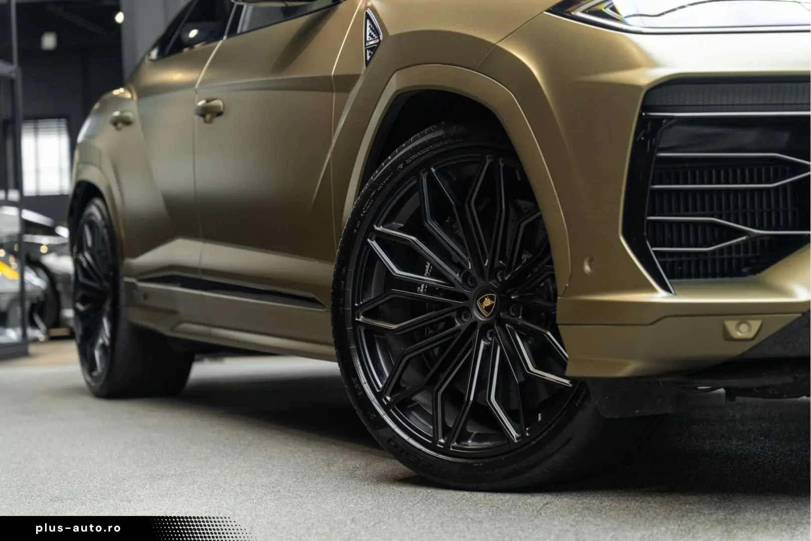 LAMBORGHINI Urus SE Akrapovic Full PPF Carbon B&O 4.0 V8 Hyb
