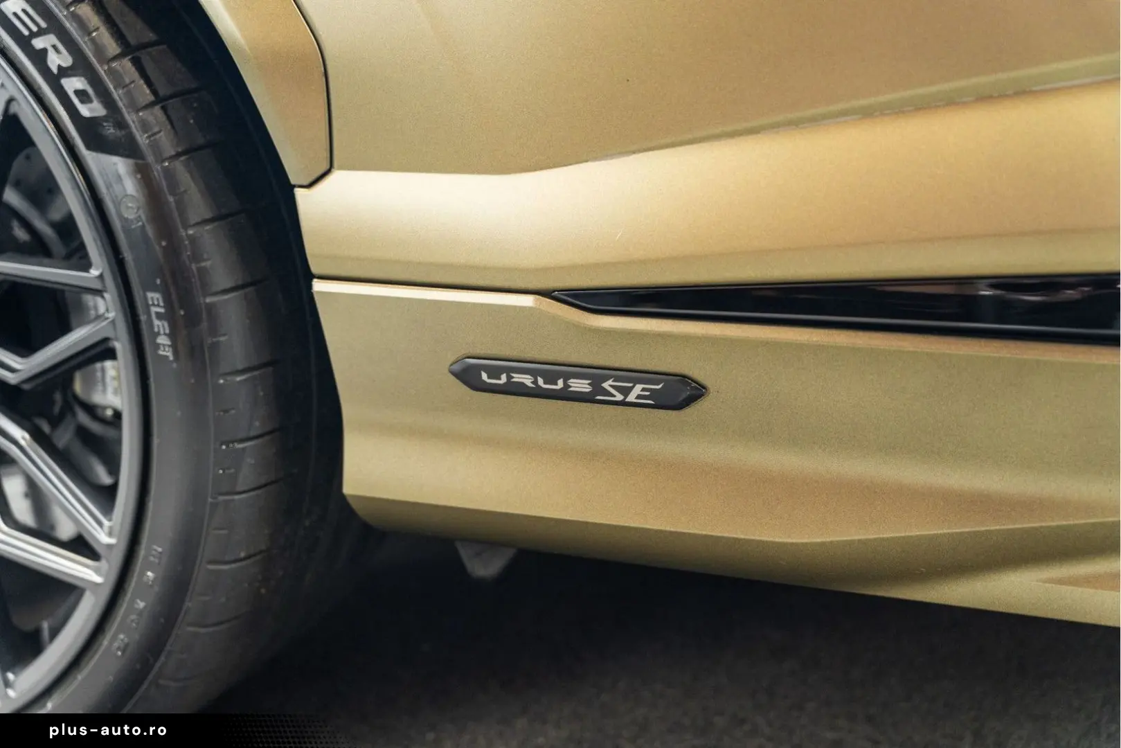 LAMBORGHINI Urus SE Akrapovic Full PPF Carbon B&O 4.0 V8 Hyb