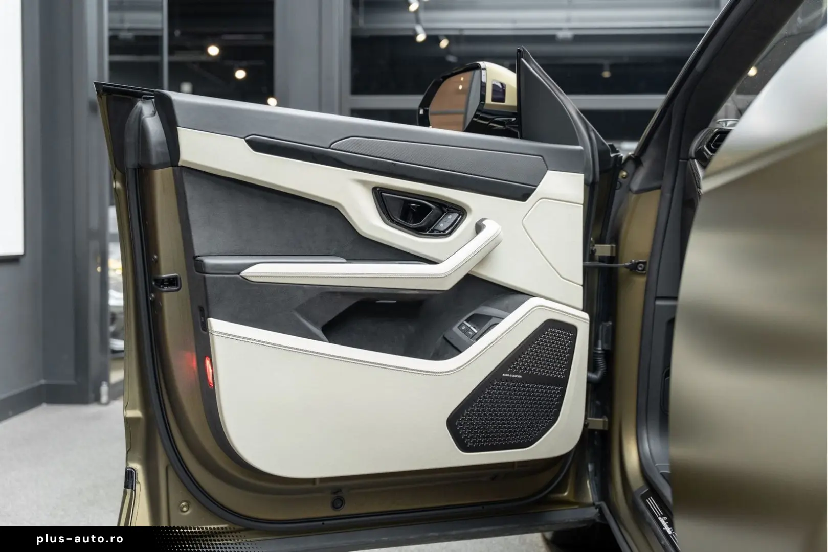 LAMBORGHINI Urus SE Akrapovic Full PPF Carbon B&O 4.0 V8 Hyb