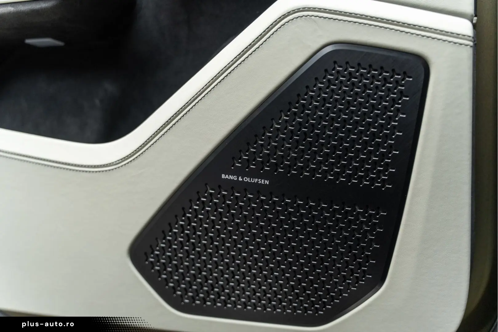 LAMBORGHINI Urus SE Akrapovic Full PPF Carbon B&O 4.0 V8 Hyb