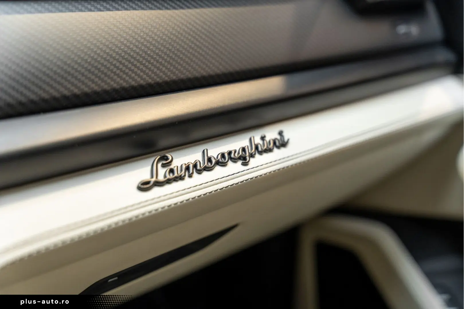 LAMBORGHINI Urus SE Akrapovic Full PPF Carbon B&O 4.0 V8 Hyb