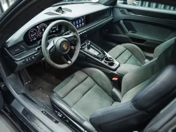 PORSCHE 992 Carrera 4 GTS Coupé LED Lift BOSE Sportsitze