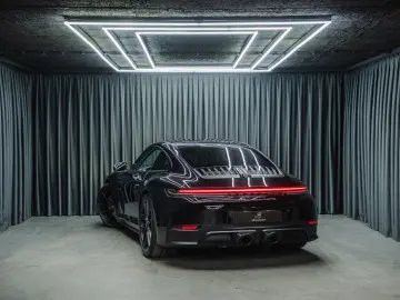 PORSCHE 992 Carrera 4 GTS Coupé LED Lift BOSE Sportsitze