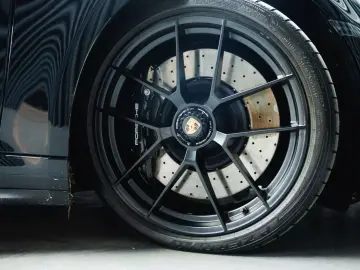 PORSCHE 992 Carrera 4 GTS Coupé LED Lift BOSE Sportsitze
