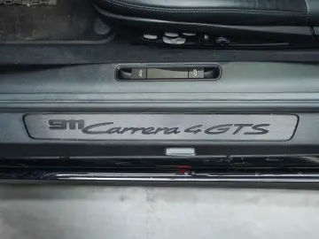 PORSCHE 992 Carrera 4 GTS Coupé LED Lift BOSE Sportsitze