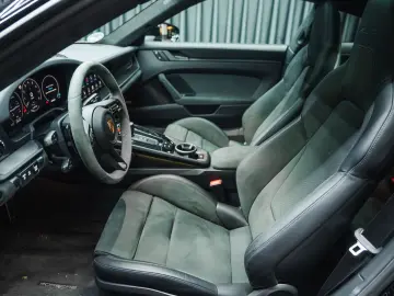 PORSCHE 992 Carrera 4 GTS Coupé LED Lift BOSE Sportsitze