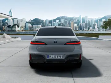 BMW i7 M70 xDr ExeDrPro FondEnt B&W HUD PA DAPro 21