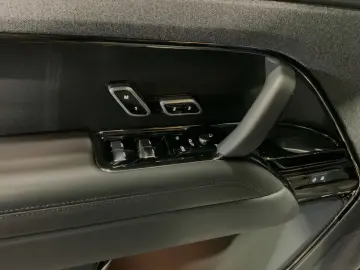 LAND ROVER Range Rover Sport Autobiography P550e 23   Stand