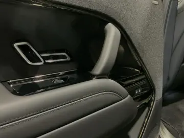 LAND ROVER Range Rover Sport Autobiography P550e 23   Stand
