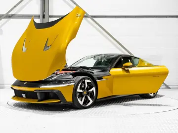 FERRARI 12Cilindri -PANO-LEDS-LIFT-PASS. DISPLAY-GIALLO-