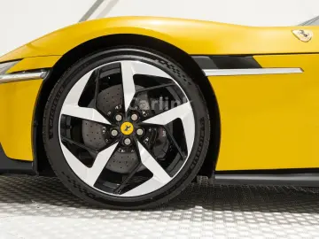 FERRARI 12Cilindri -PANO-LEDS-LIFT-PASS. DISPLAY-GIALLO-