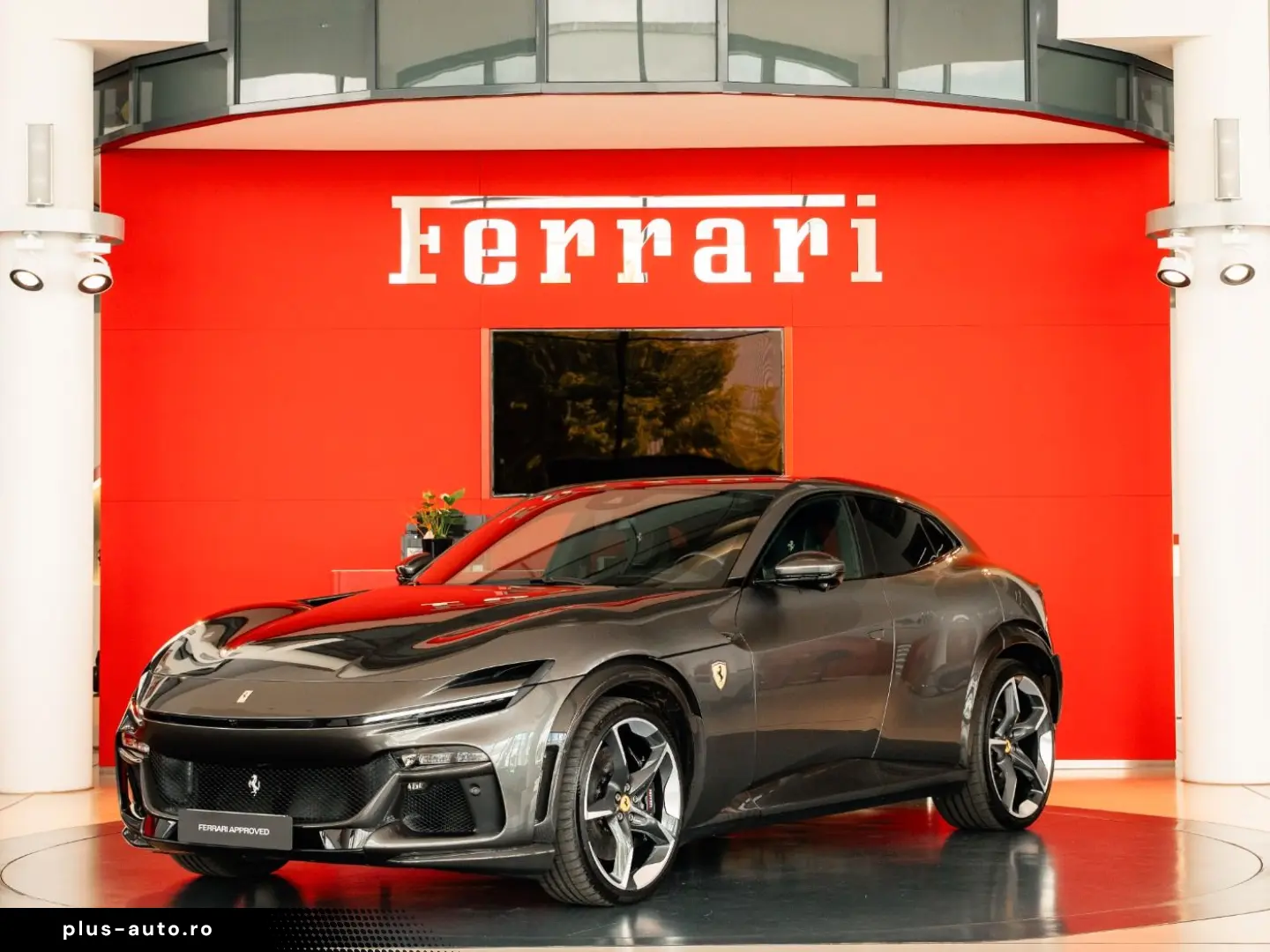 FERRARI Purosangue Lackierte Tricolore Carbon Burmester
