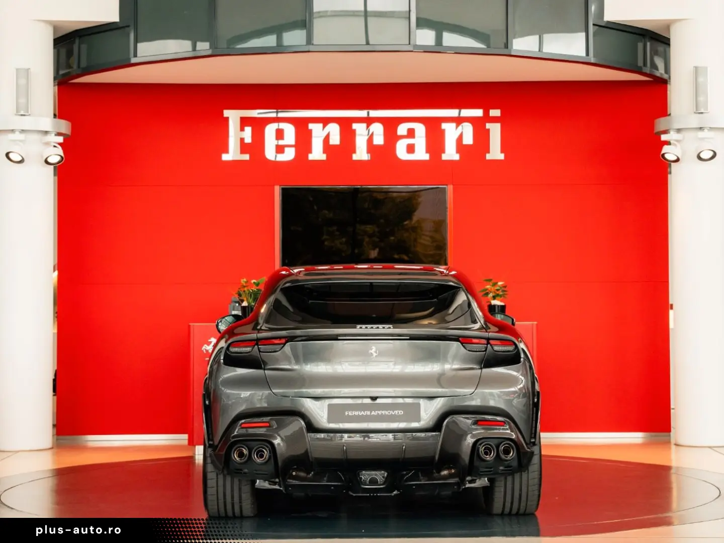 FERRARI Purosangue Lackierte Tricolore Carbon Burmester