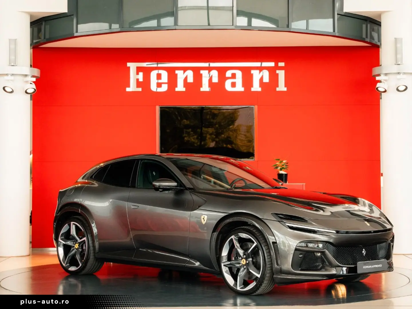 FERRARI Purosangue Lackierte Tricolore Carbon Burmester